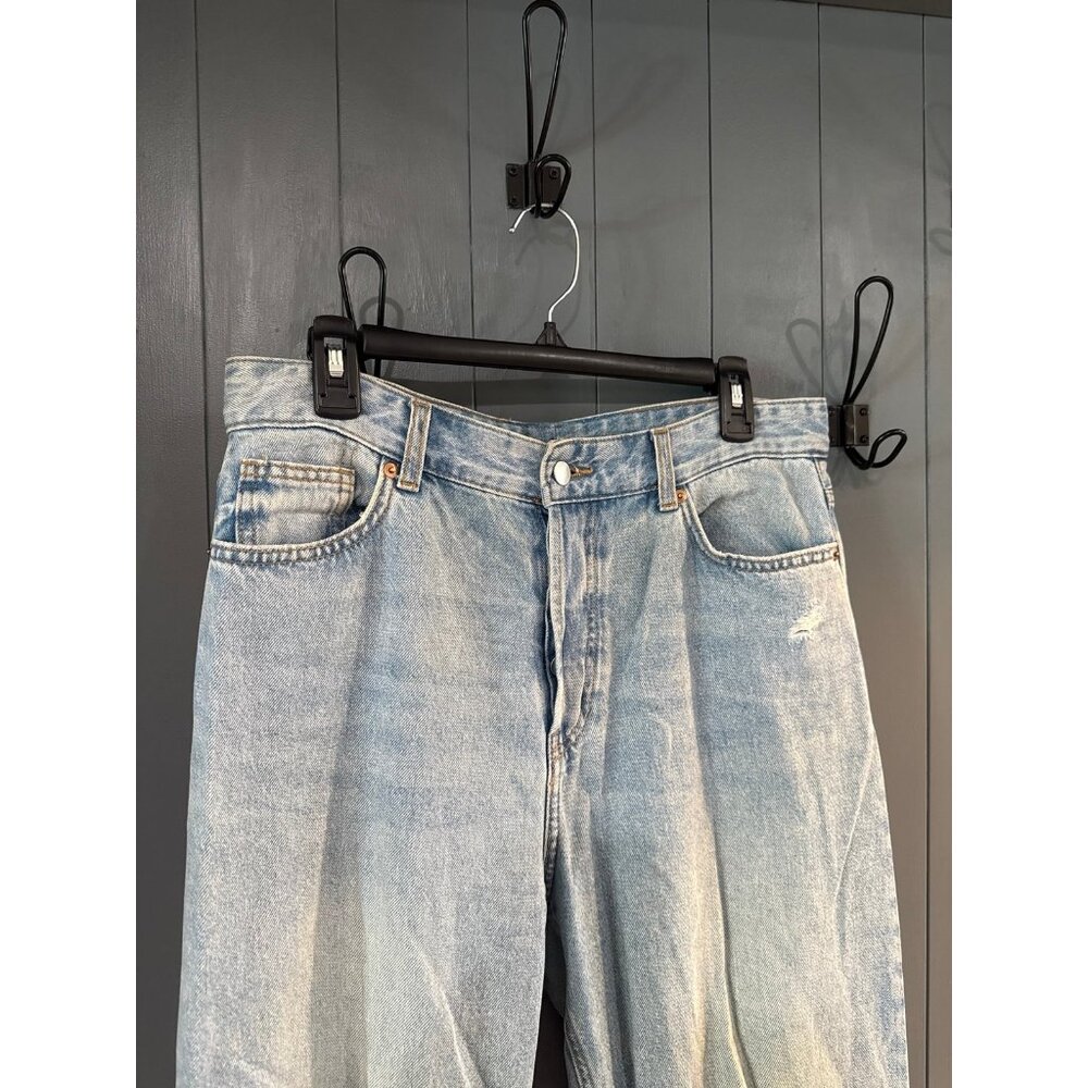 Straight leg ripped jeans